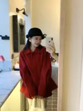 赤いツイード両面翻領コートとショートパンツのセットアップ対応