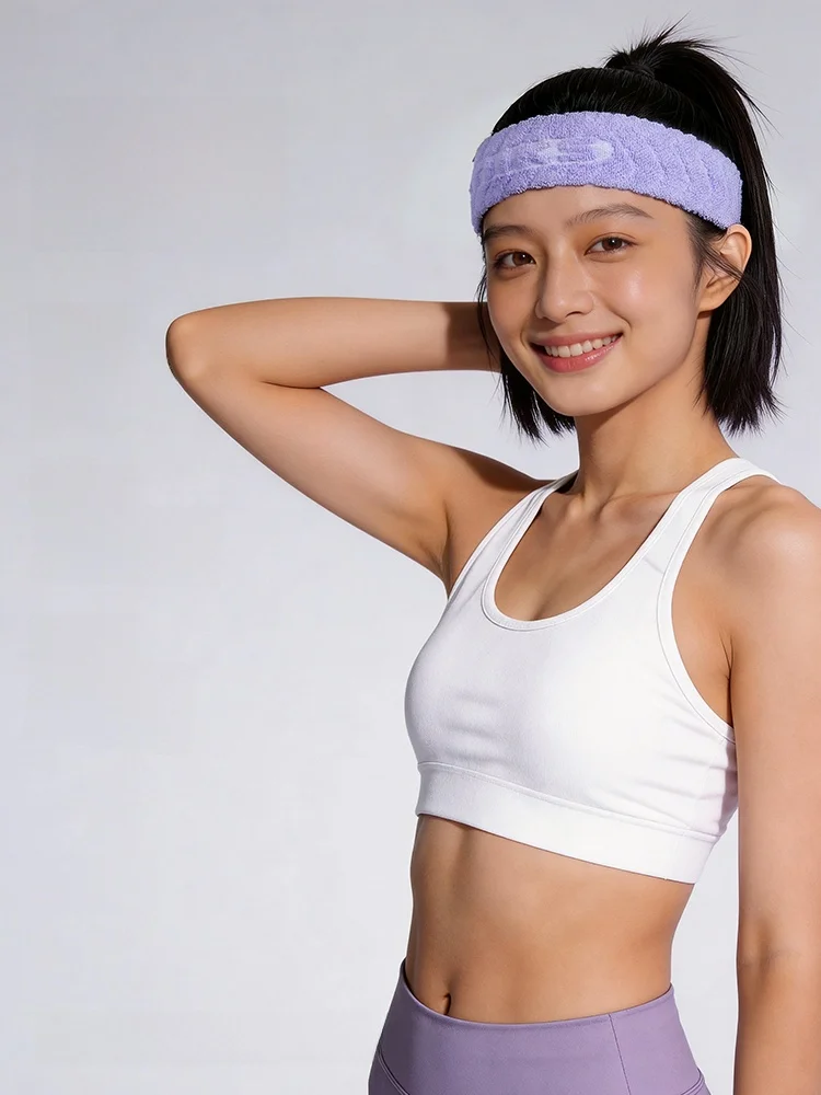 首の後ろに汗をかく女性に合うスポーツ用吸汗ヘアバンドの選び方