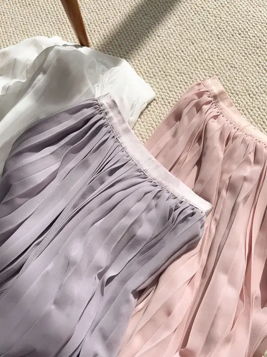 春夏用 優雅な紫色のプリーツスカート【高腰・シフォン素材・中丈】