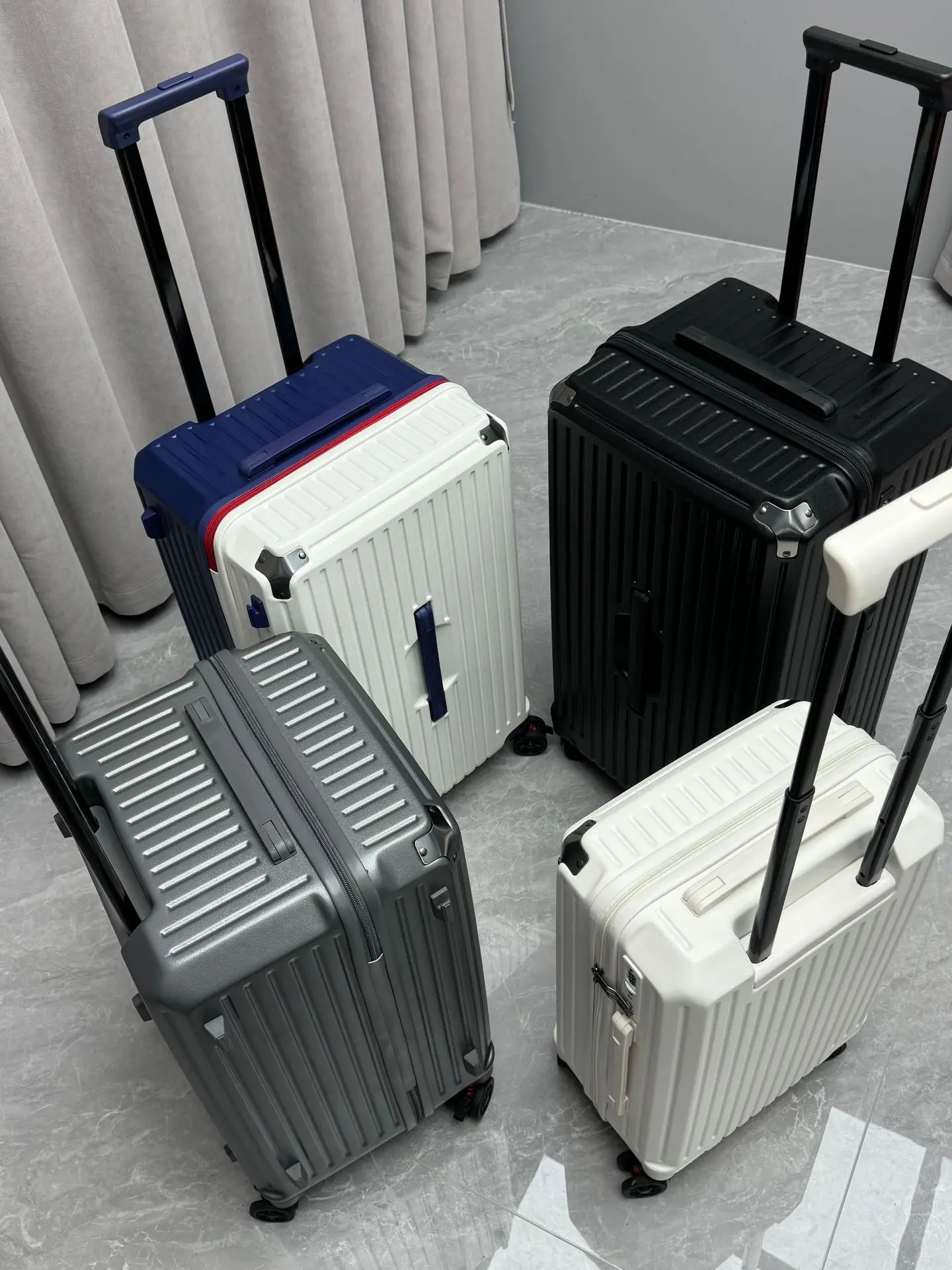 2泊3日の旅行で機内持ち込みにぴったりなスーツケースはどれ？