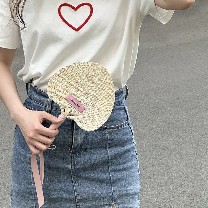 手のひらサイズの夏用扇子【手編み・バナナリーフ・赤ちゃん用・耐久性あり】