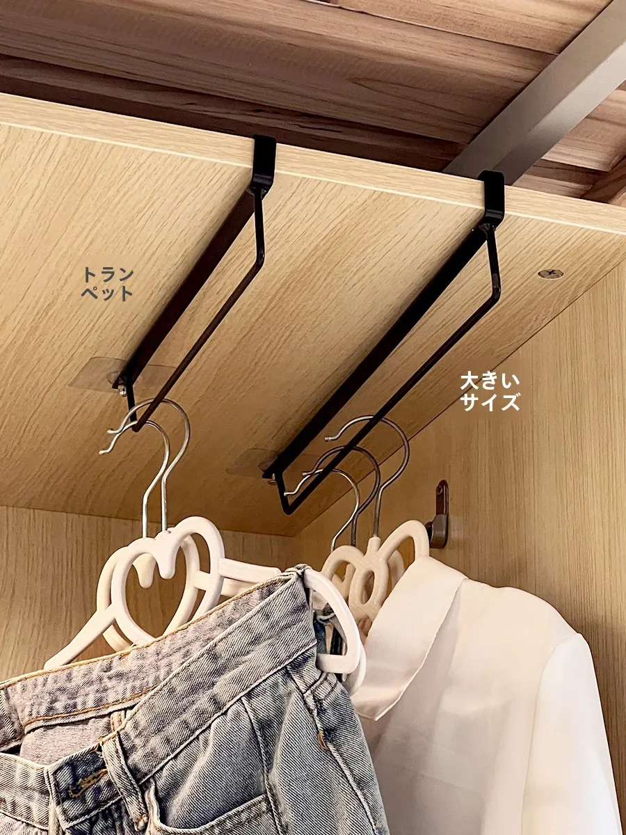 寝室用衣類収納ラック：穴あけ不要・強力承重で衣類を分隔収納