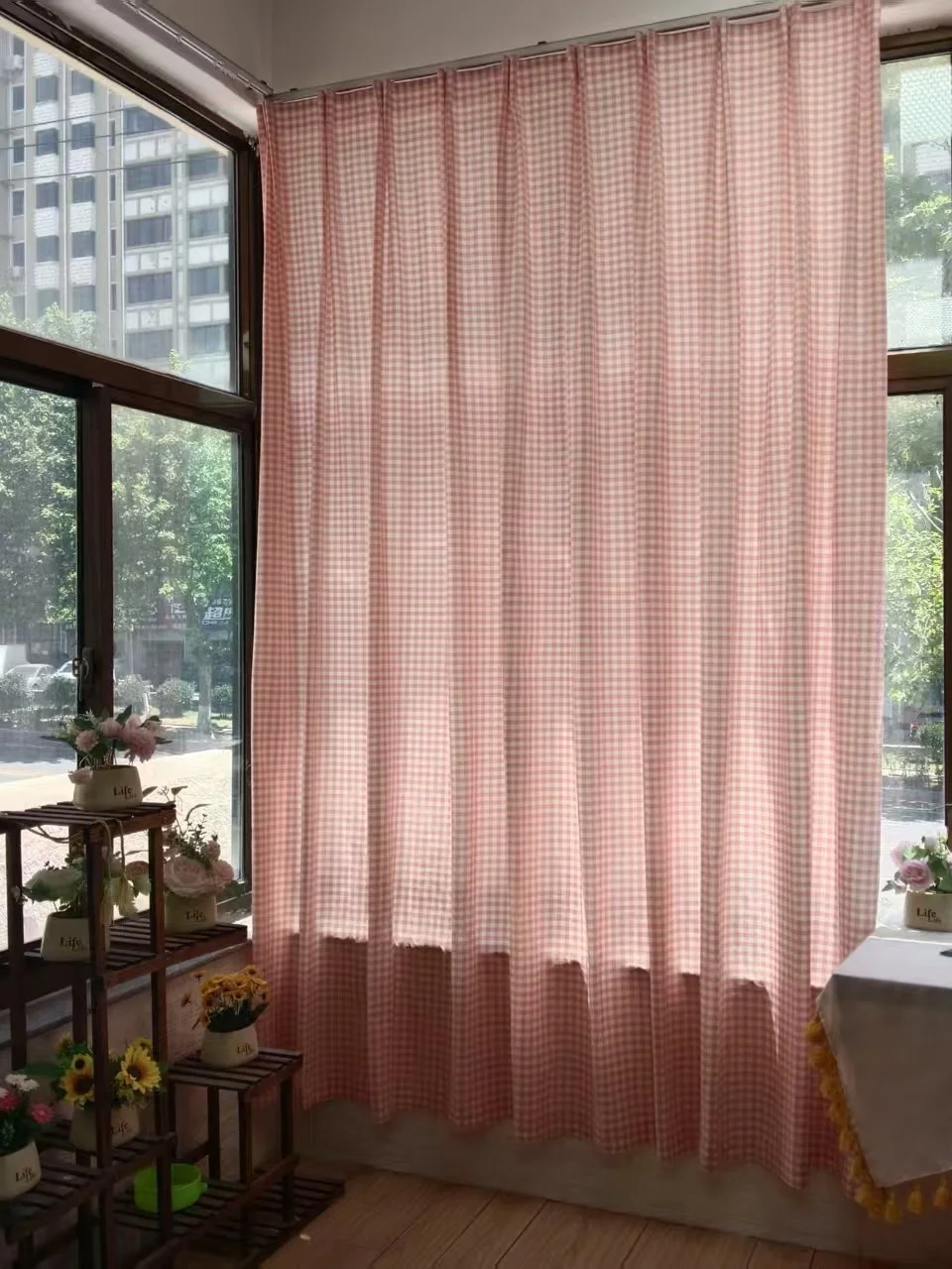 カーテンセールで  迷うなら、子ども部屋にぴったりな「綿製チェックカーテン」はどう選ぶ？