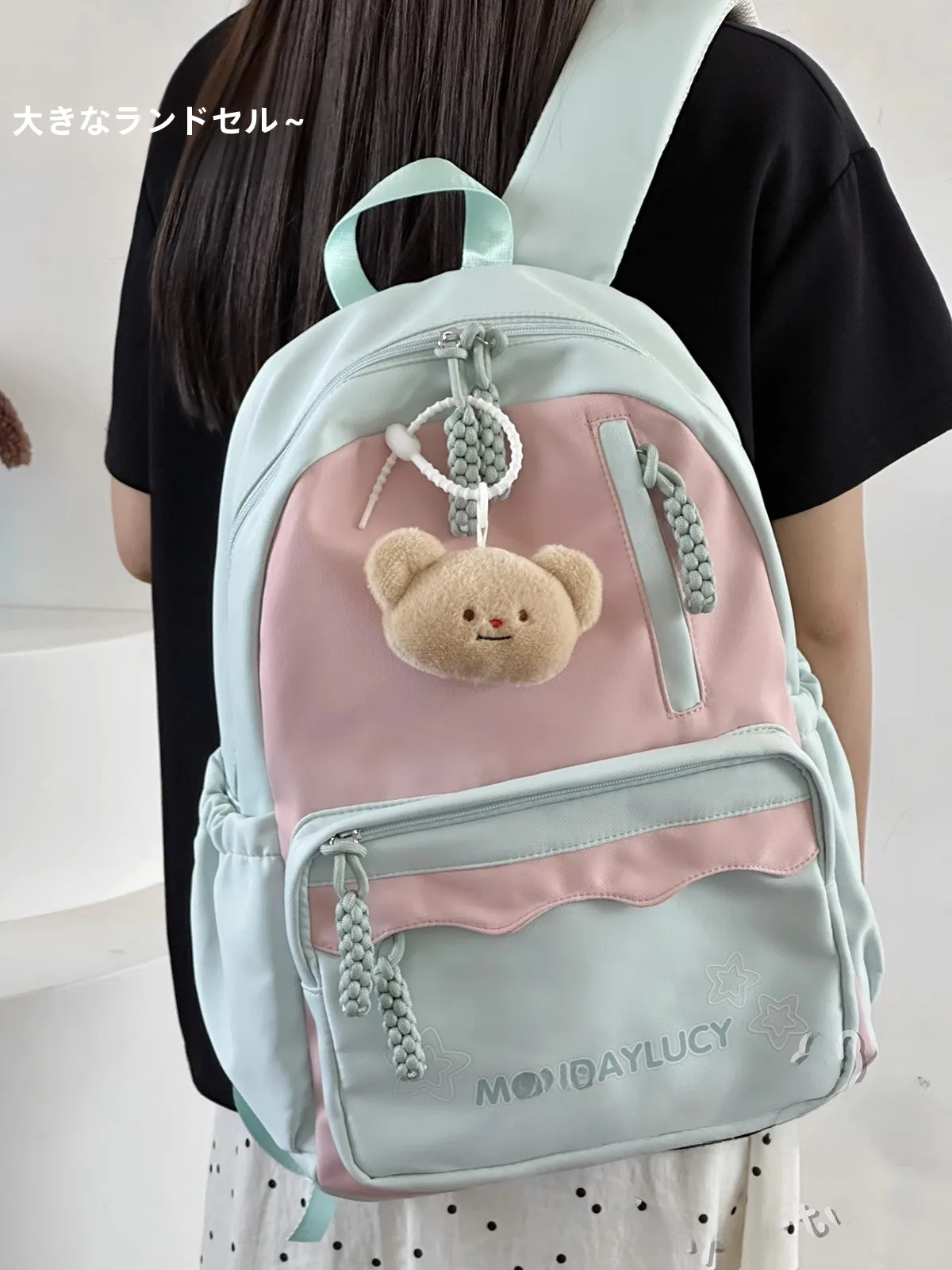旅行用のリュックとしての小型軽量リュック：茶話会のカジュアルデザインモデル