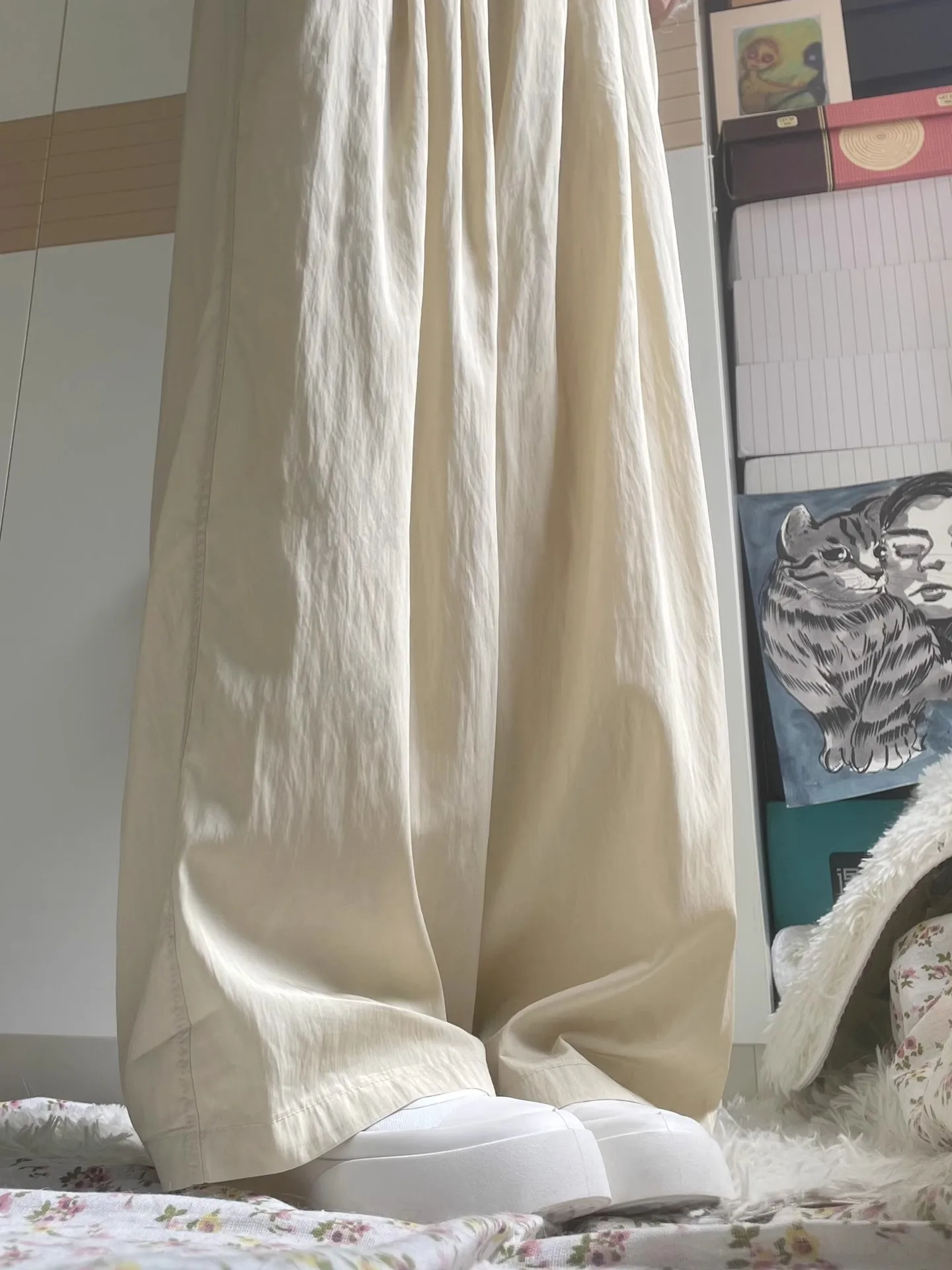 50代の白パンツコーデで年齢差をなくすには？この1本が通勤からレジャーまで救ってくれる