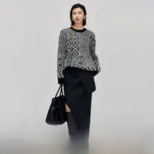 花柄デザインのゆったりラウンドネックセーター【カジュアル・冬用】