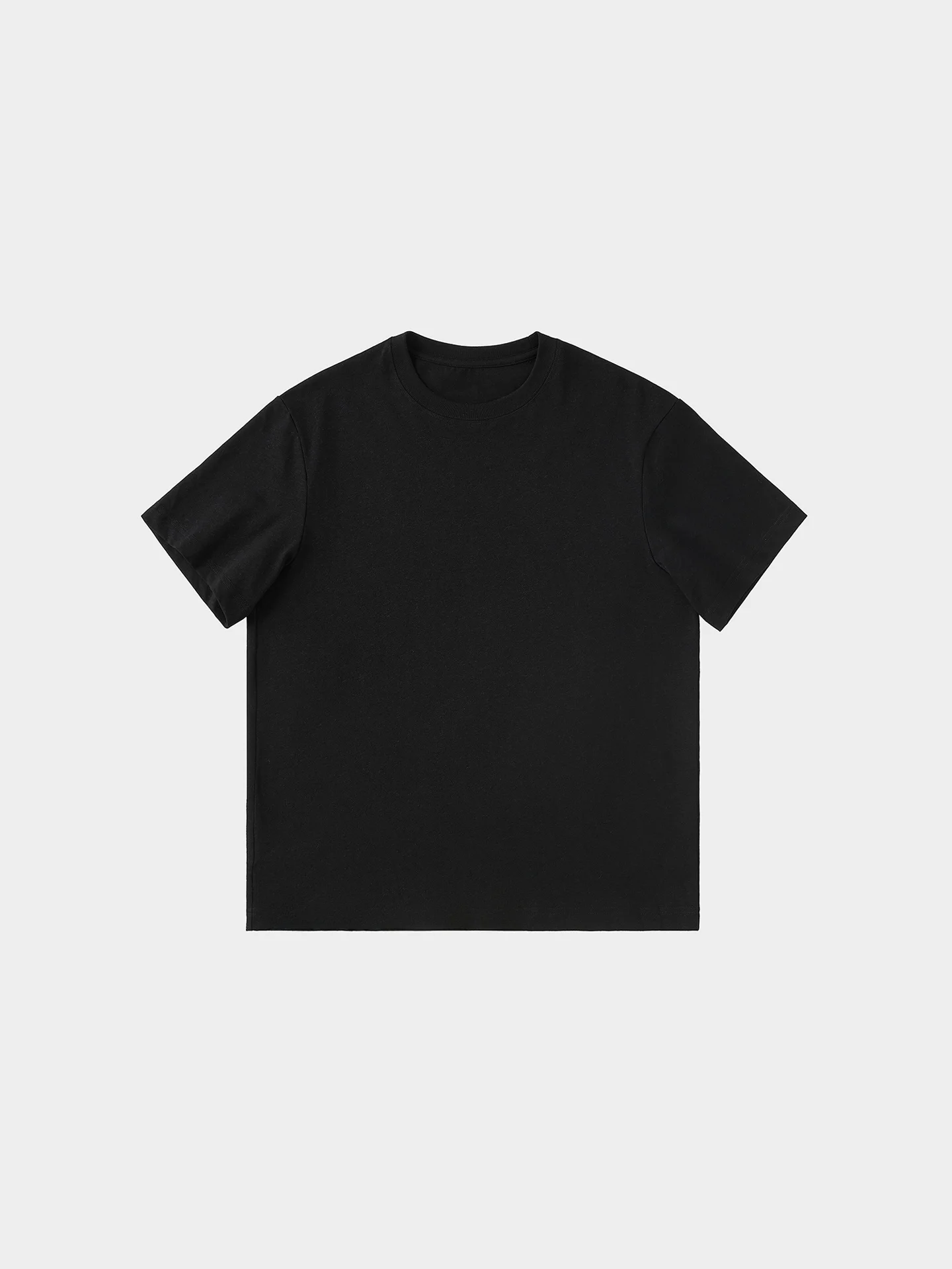 オフィスカジュアルのTシャツはどう選ぶ？天然素材の麻混Tシャツが通勤に与える変化とは