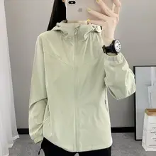 防水透湿の春秋用ソフトシェルアウター【軽量・登山・防風・レディース】
