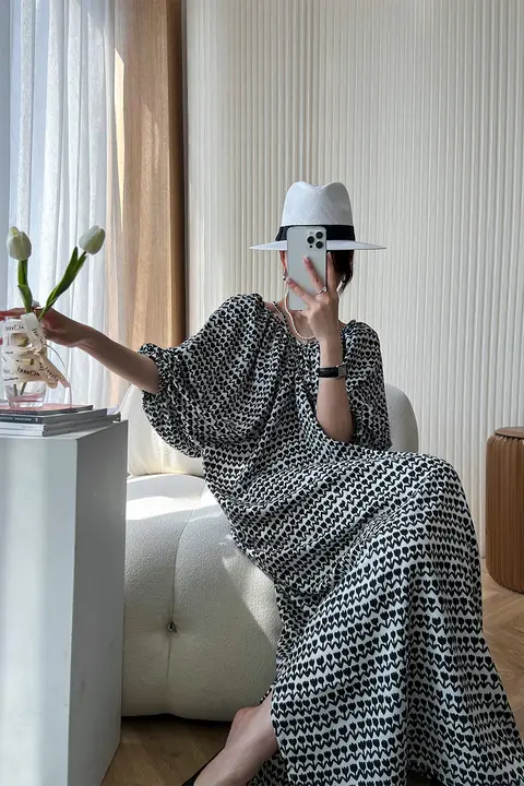 個性的なデザイン！Vネックバックオープンランタンスリーブロングドレス【した雰囲気・フラワープリント】