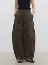立体的なプリーツデザインのゆったりとしたカーゴパンツ【カジュアルスタイル・フィット】