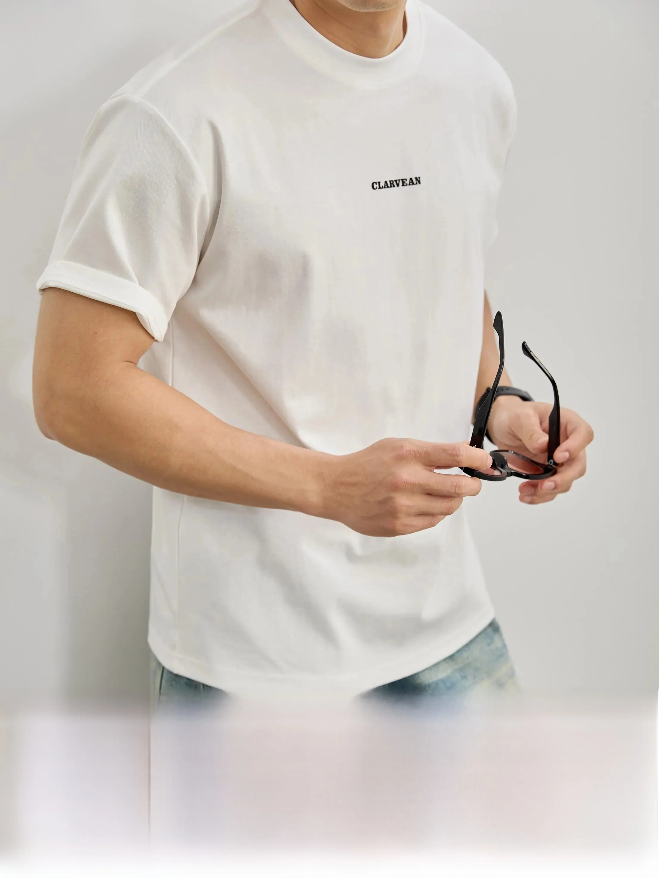 LUUD シンプルデザイン半袖Tシャツ：通気性と快適性を重視した夏服メンズブランドの代表作