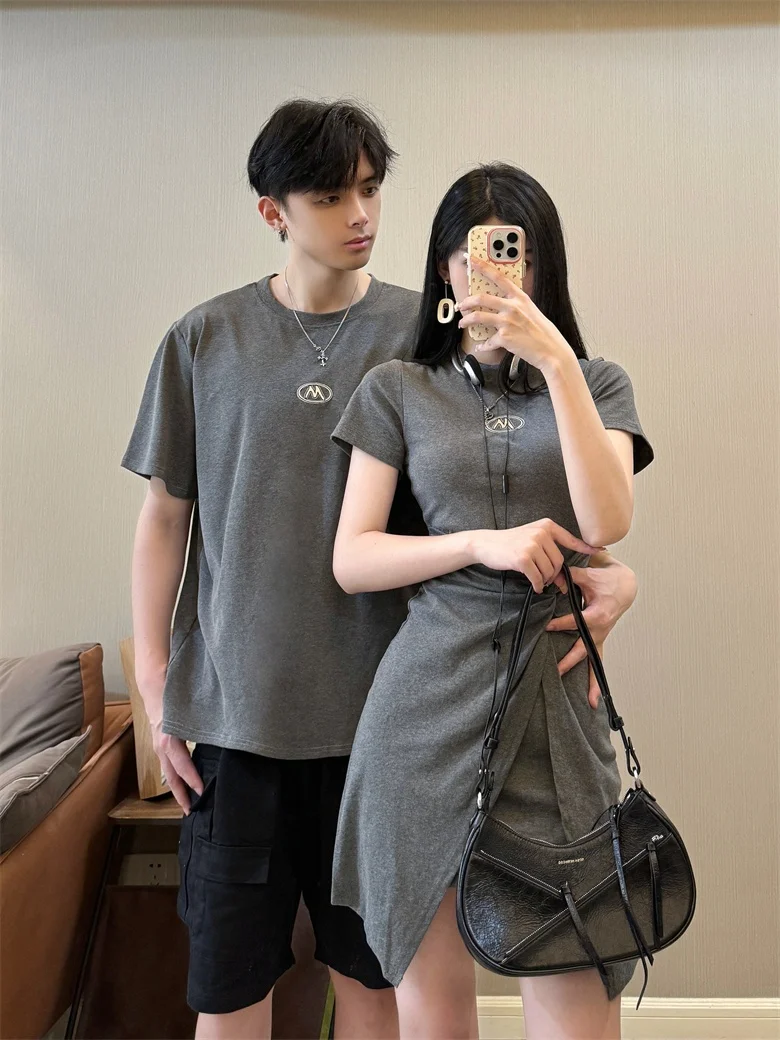 6月後半に着る「きれいな服装」はどうやって選ぶ？—  —夏の初めにぴったりな、不規則デザインのペアコーデが解決する