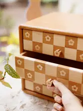 小花デザインの収納キャビネット【無垢材・デスクトップ用・装飾品収納】