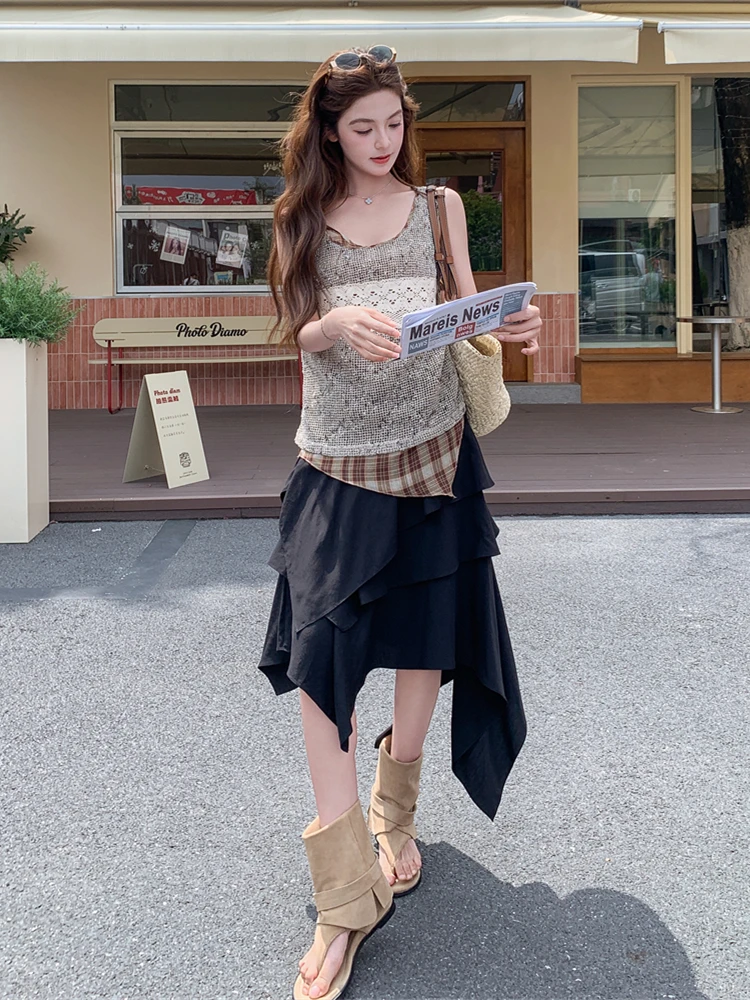 タンクトップ コーデ 重ね着 おすすめ4選：春夏の日常に合う、女性らしいスタイルの取り入れ方