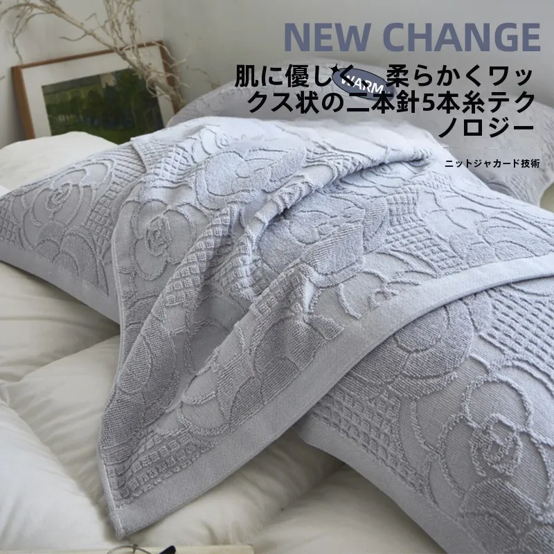 ひんやりな睡眠を実現する枕カバーは、タオル地かシルクか？その違いを徹底比較