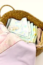 輸入コットンガーゼハンカチ【極上の柔らかさ・吸水性・赤ちゃん用・洗顔・通気性】