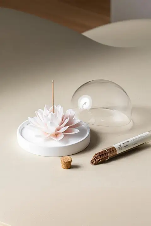 高級陶器製の花型線香立て【白玉瓷・家庭用・贈り物に最適】（セットアップ対応）