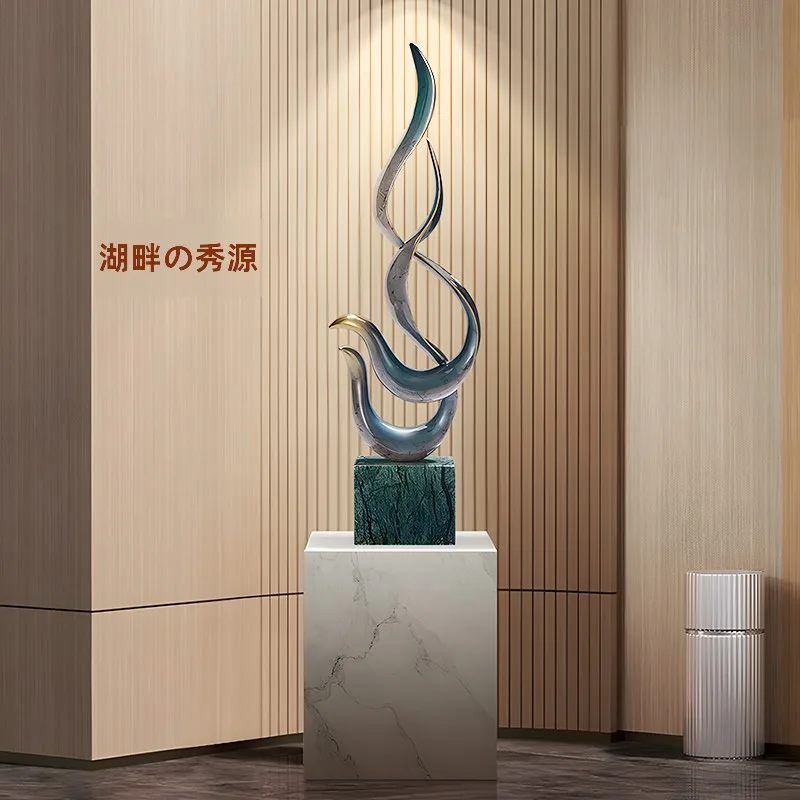 玄関ドアに飾る「高級感あるアートオブジェ」は、本当に必要なのか？
