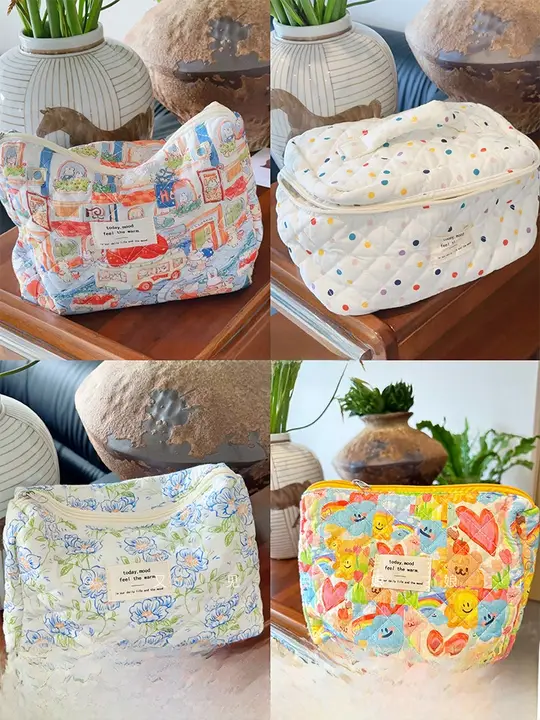 極上の柔らかさ！キルティングコットン手持ち化粧ポーチ【大容量・洗面用にも最適】