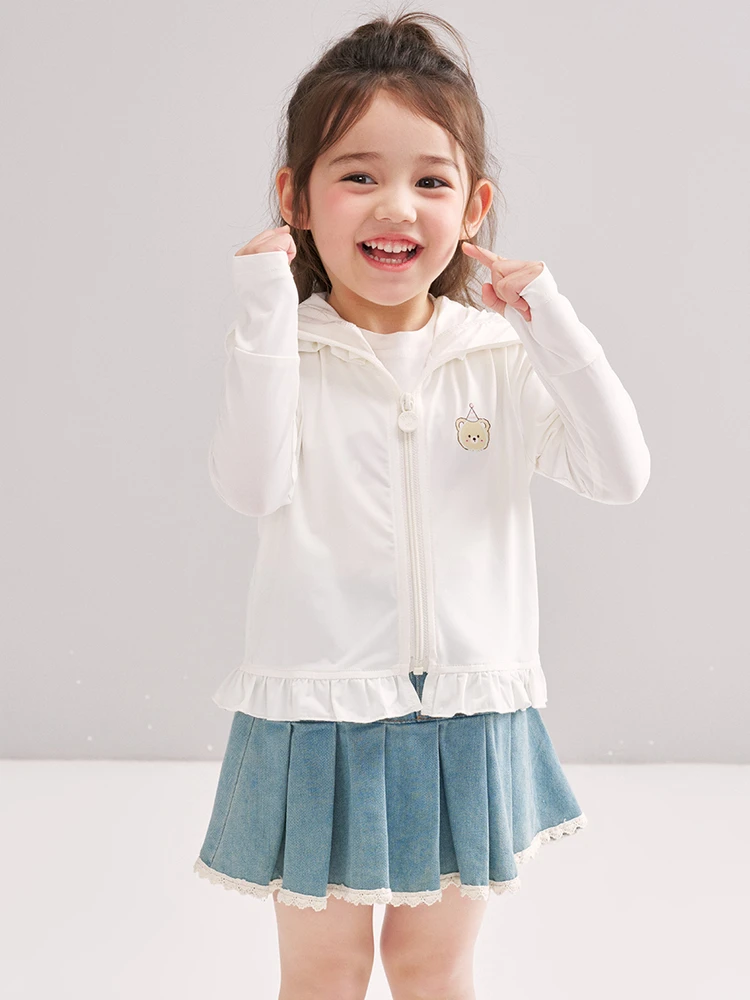 気温20度の子どもに着せるべき服は？フード付き涼感カーディガンが  解決する夏の悩み