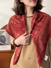 桑蚕丝とウール混紡の方巾【敦煌模様・高級感・春秋冬用・ストール兼用】