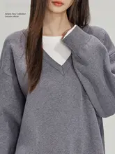 レディース グレーのニットセーター【秋冬用・レイヤード風・ゆったりフィット】