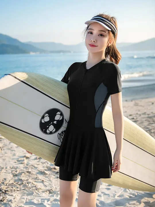 女性用 保守的なデザインのワンピース水着【プール・温泉用・大きいサイズ・スリム効果】