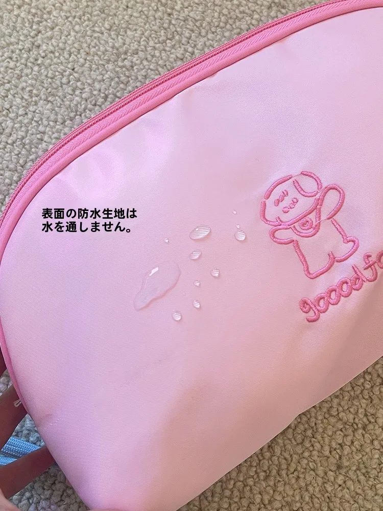 トートバッグの中身がぐちゃぐちゃになるのを防ぐには、どんな収納仕組みが最適？