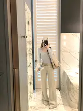 Vネック長袖Tシャツ【レディース・春用・スリムフィット・シンプルデザイン】