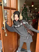 印象的な色合いのニットセーター【冬用・レトロデザイン・女性用】