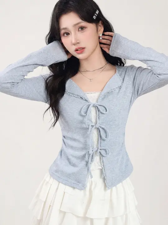 グレーのフェイク2ピースTシャツ【レース細身・リボン付き・長袖】
（セットアップ対応）