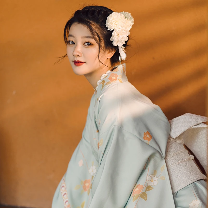 和風清新小振袖改良和服：水色・桜柄のフォトシューティング向けデザイン解析