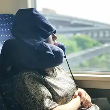 フード付きU字型エアピロー【飛行機・電車用・首元サポート・多機能】