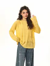 星柄ストライプのラウンドネック長袖Tシャツ【フィット・薄手・カジュアル】