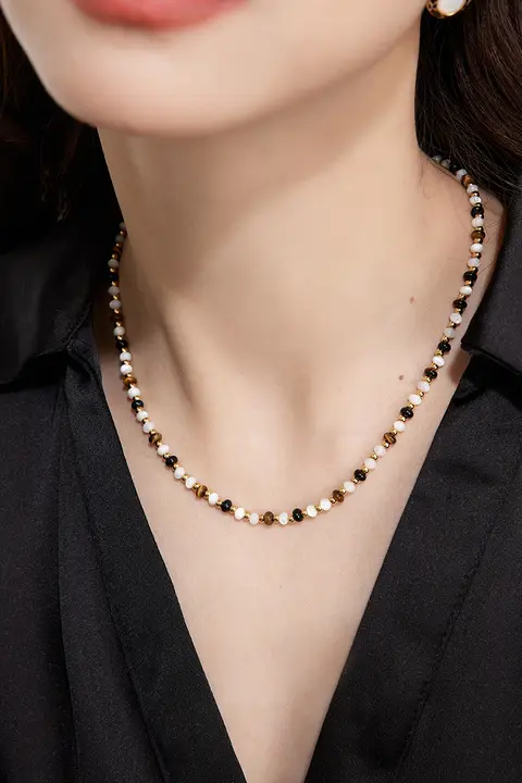 aviho バイカラー虎眼石ネックレス【レトロシック・ロックボーンデザイン】