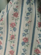 レトロブルーとレッドの花柄ストライプポリエステル生地【夏秋用・子供向け衣装・和服風】
