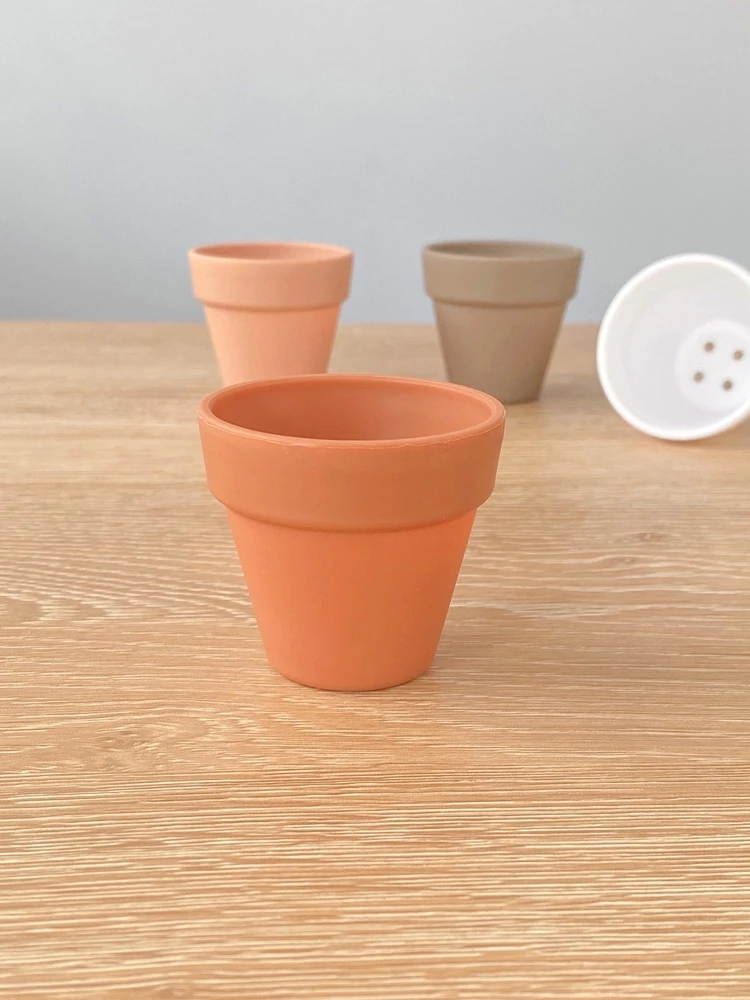 揃えるミニマリスト部屋づくりアイテム｜植物ポットの選び方と空間のバランス