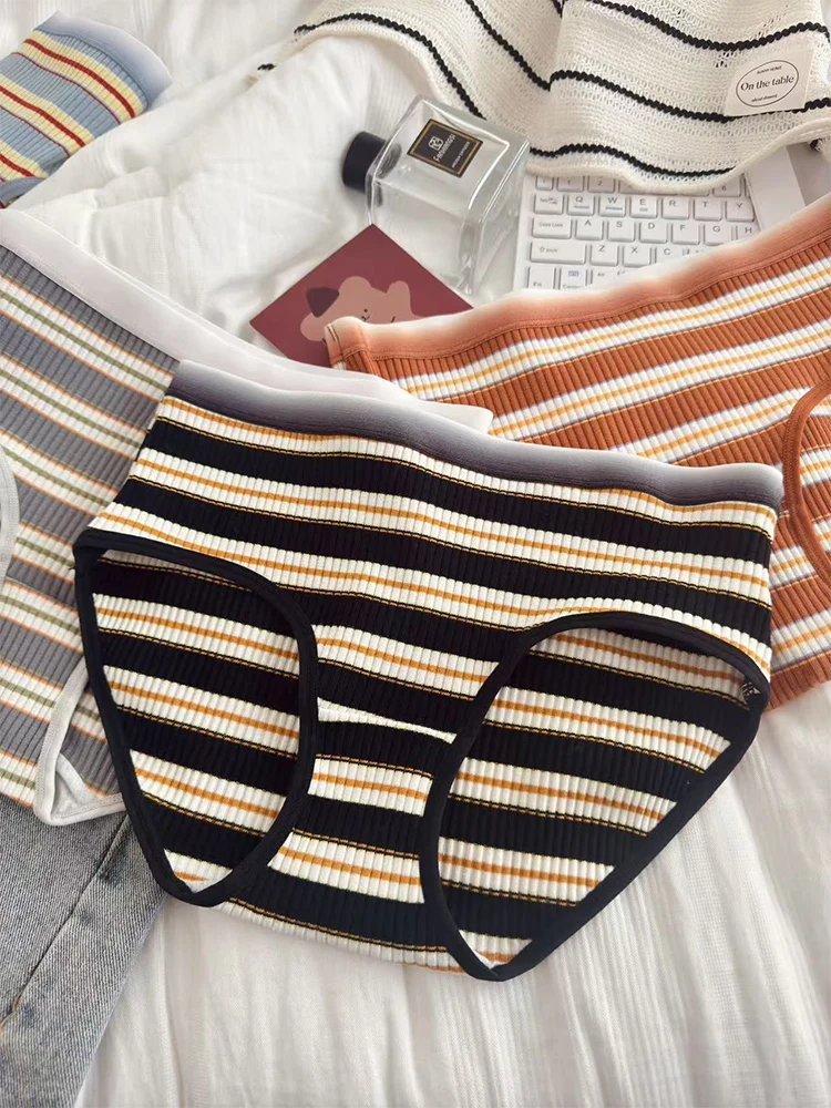 春夏向けグラデーションストライプの無痕デザインショーツ：痩せて見える下着としての実用性と機能性