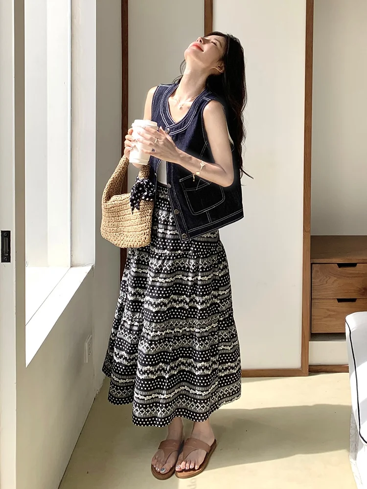 黒デニムと夏のコントラストをどう決める？この1着で解決できるコーデの悩み