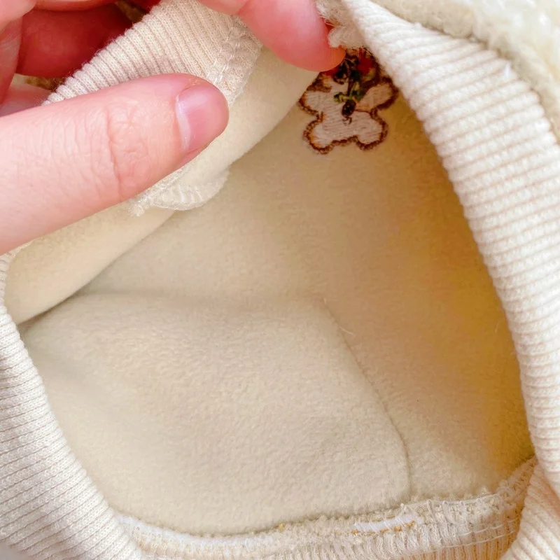 ペット用羊羔絨スウェットシャツ：秋冬期の寒さ対策に最適な厚手の着用体験