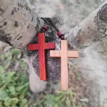 復古調の桃木製十字架ネックレス【男女兼用・個性的なデザイン】