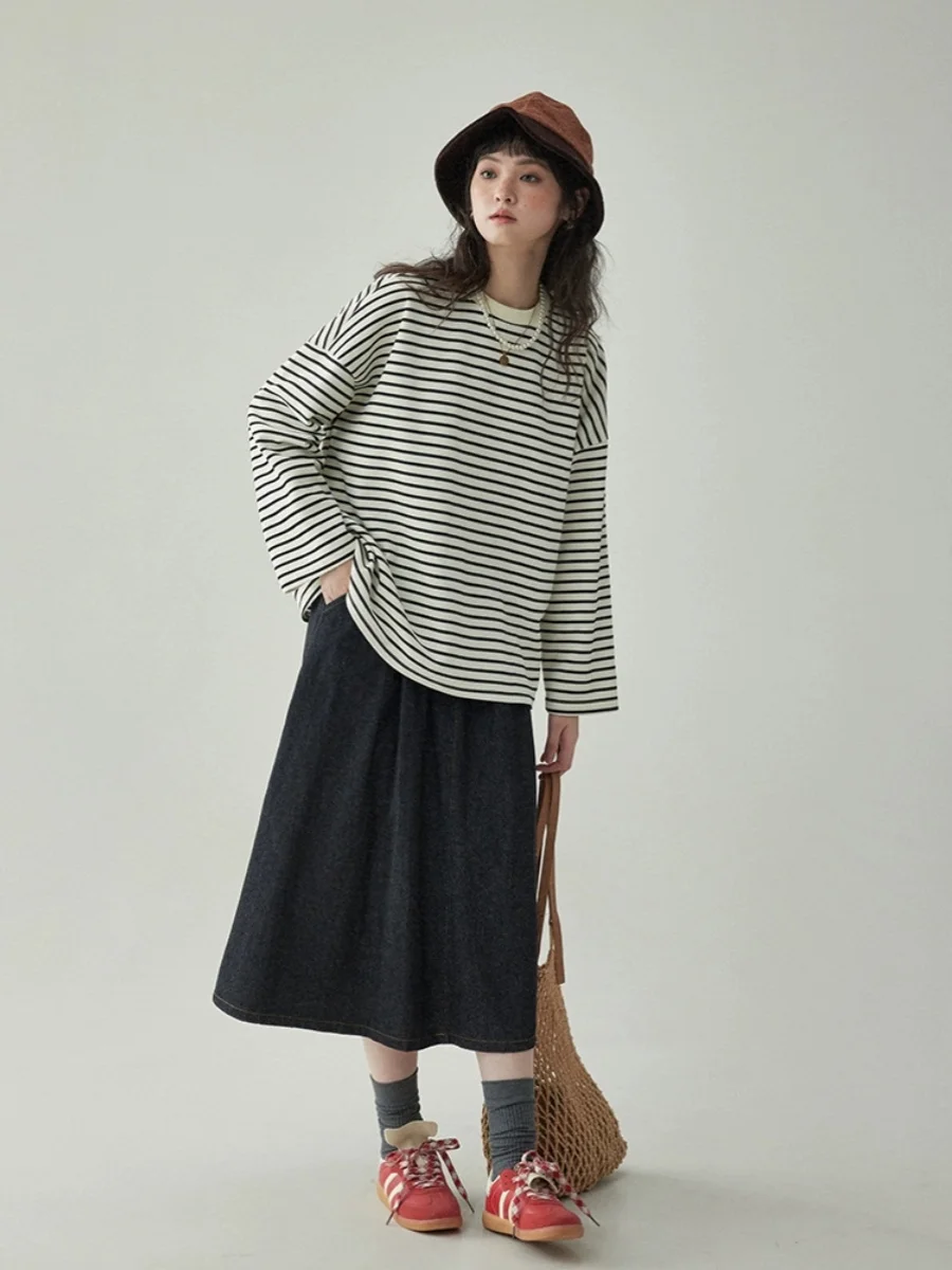 大人可愛い服 40代コーデ｜黒と白ストライプTシャツの着こなしガイド