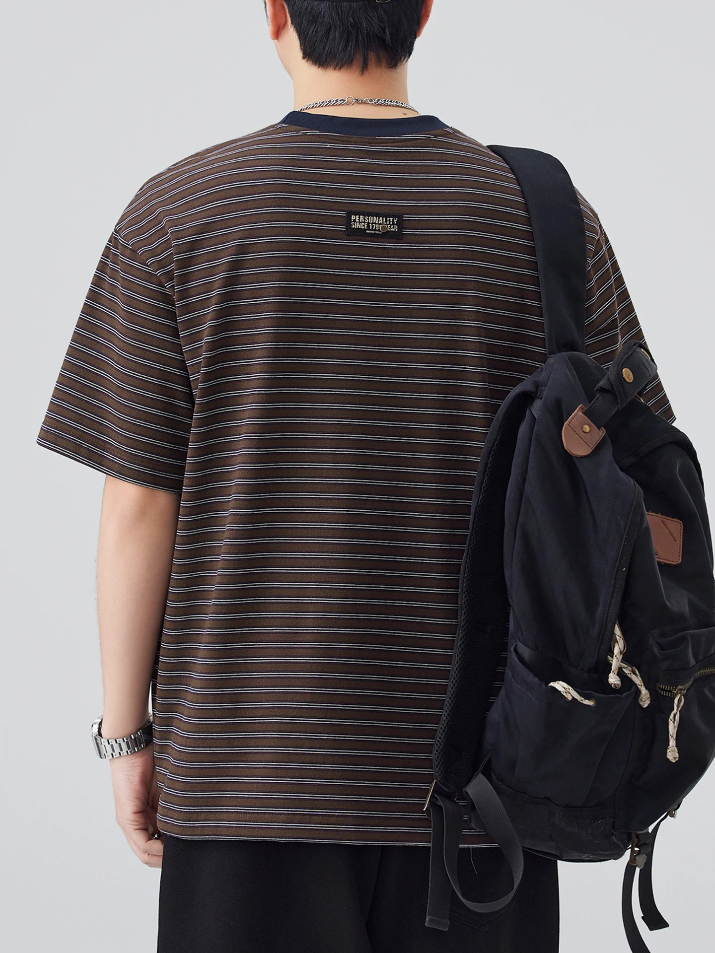復古風ストライプ半袖Tシャツ：メンズ夏用ゆったり通気性モデルの実用性と選び方