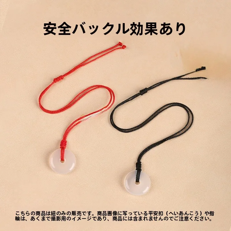 かぎ針で編むリボン小物：赤い紐の編み込みブレスレットの実用性とデザイン特性