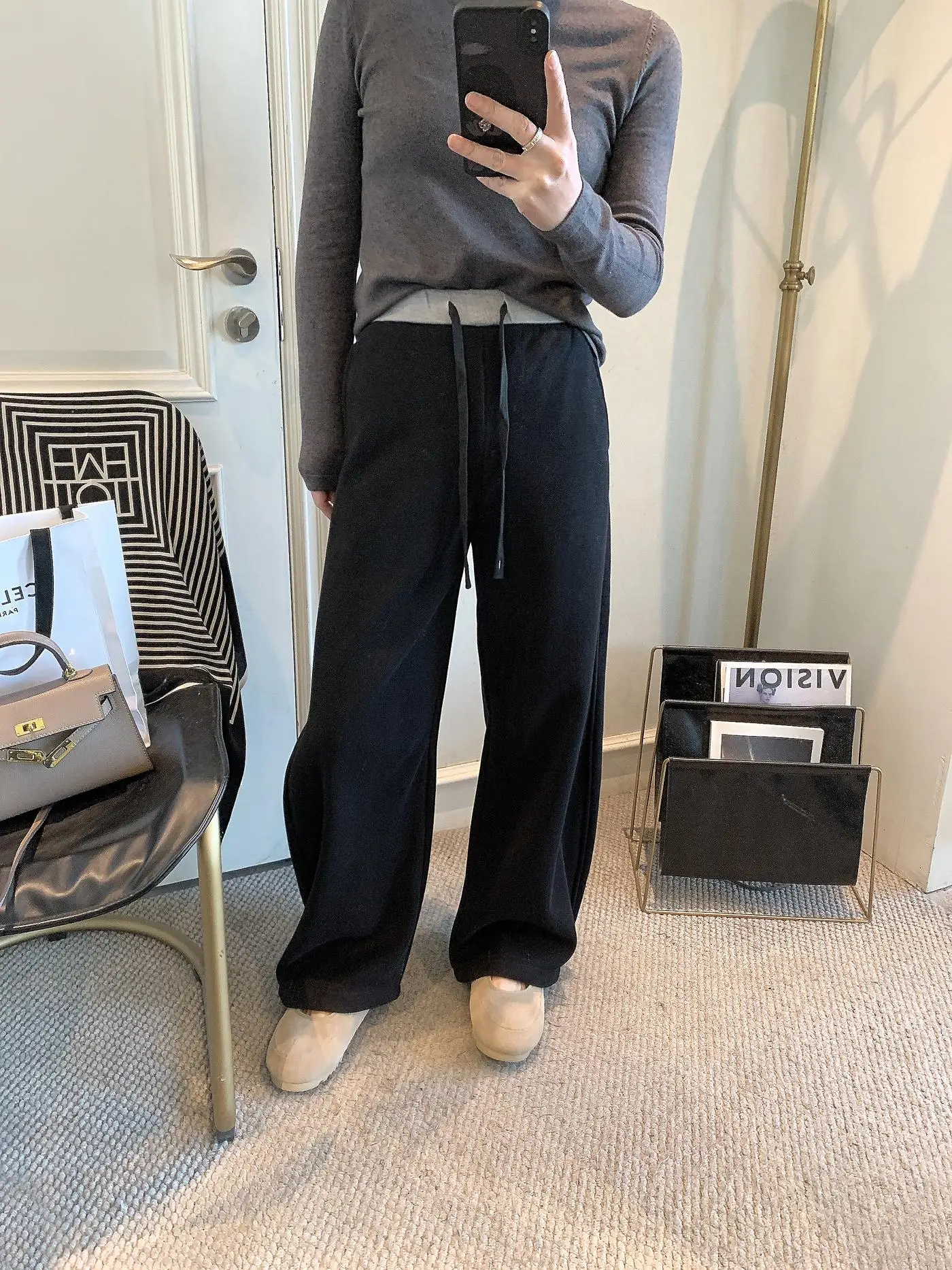 カーゴパンツ メンズ コーデ 完全ガイド｜通勤でも自然なスタイルに
