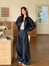 深い青色のデニムクルーネックカジュアルジャケットとワイドパンツ（セットアップ対応）