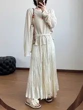 ウエストゴムのプリーツ入り光沢感あるロングスカート【夏用・カラフル・体型カバー・女性用】