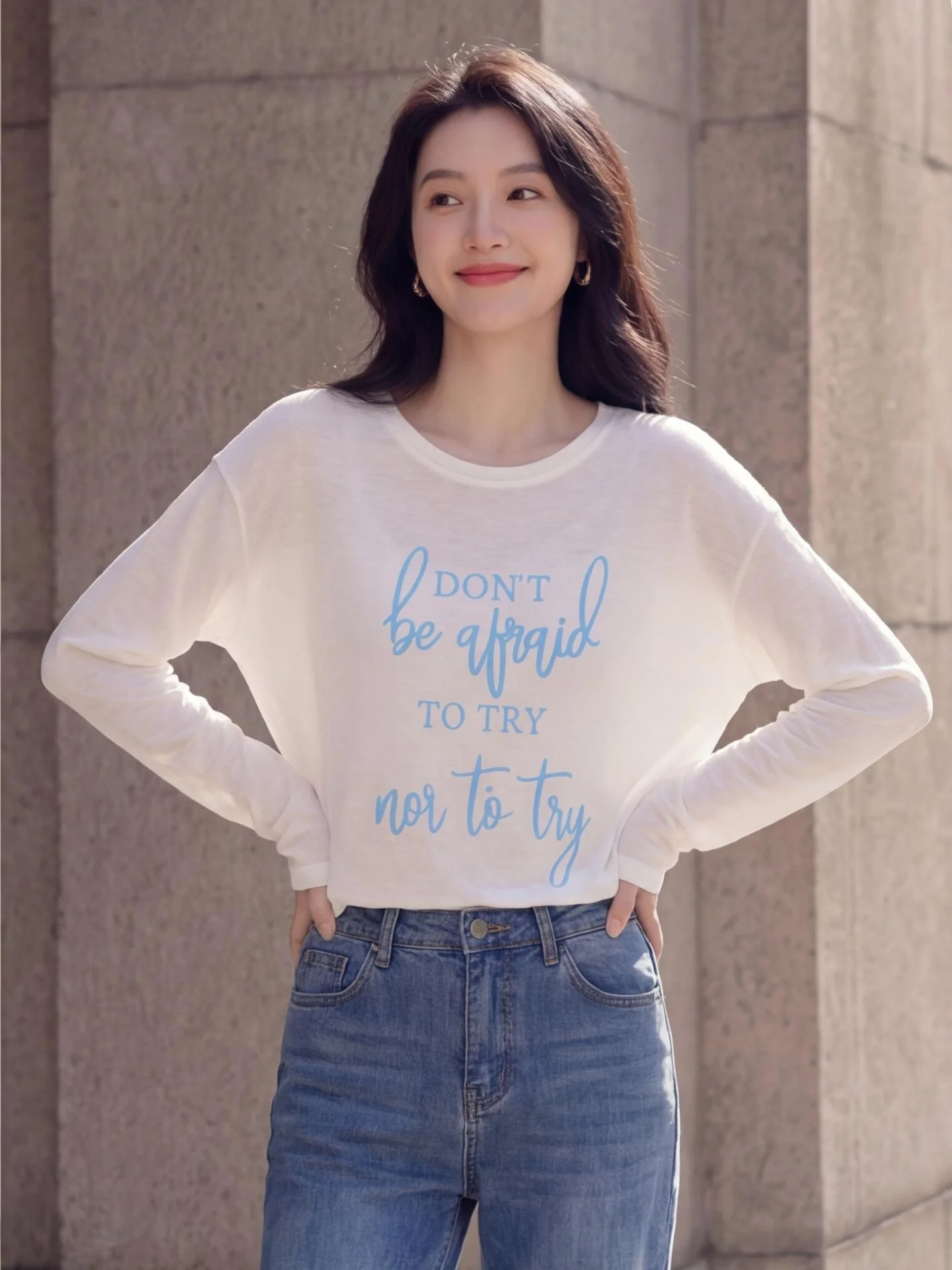 日焼けに強いTシャツはどう選ぶ？通勤風の白い長袖Tシャツが解決する夏の悩み