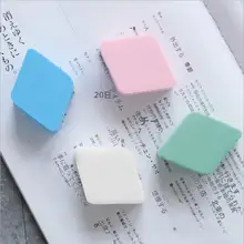 スタジオ用の厚みのある菱形パウダーパフ4個