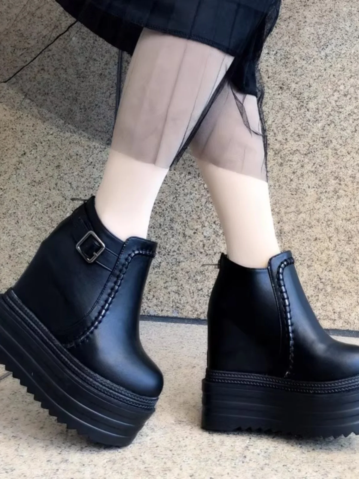 5月に買えるショートブーツは、本当にこの1足で決まる？